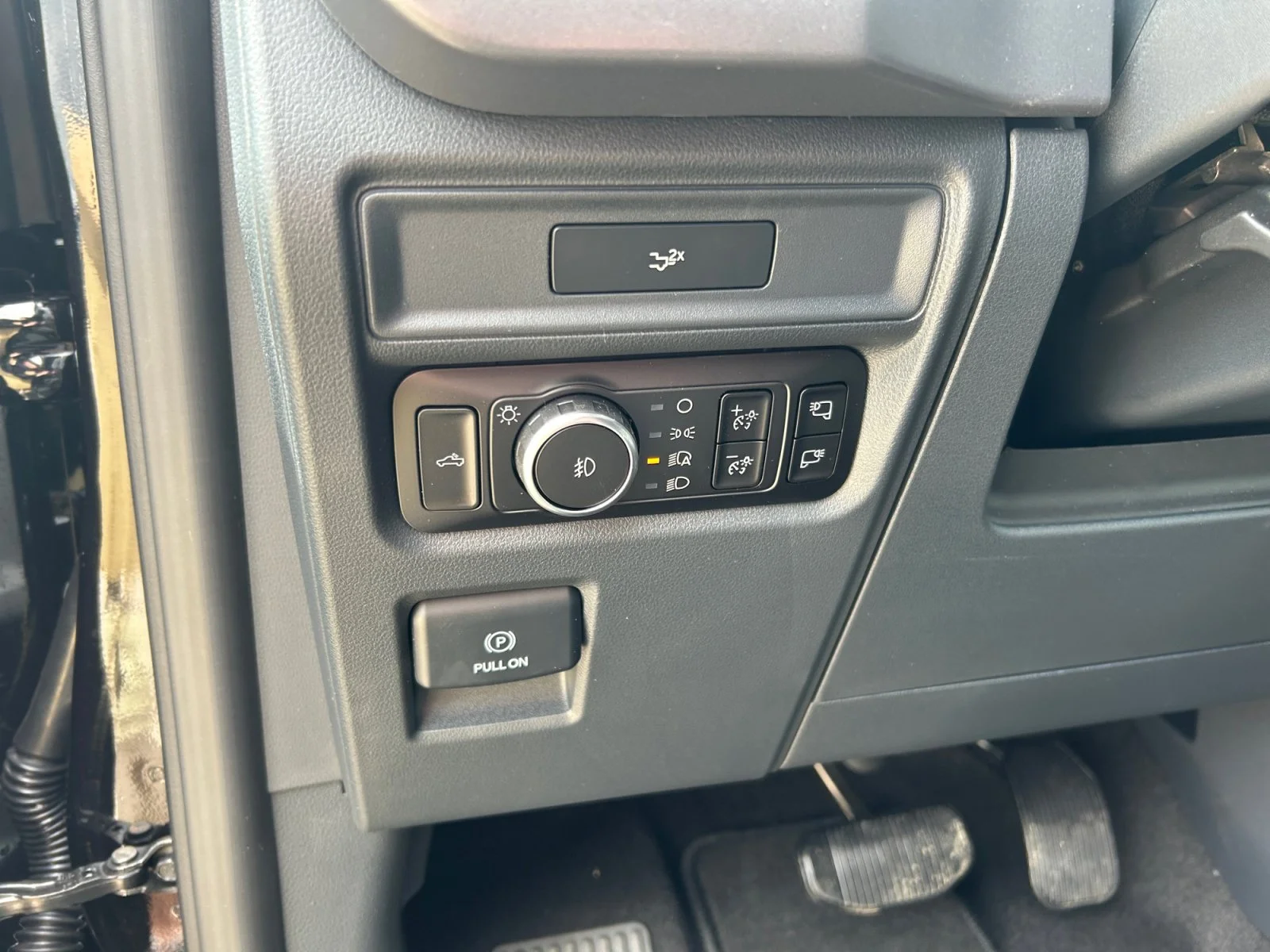 New 2026 Agate Black Metallic Ford XLT image 16