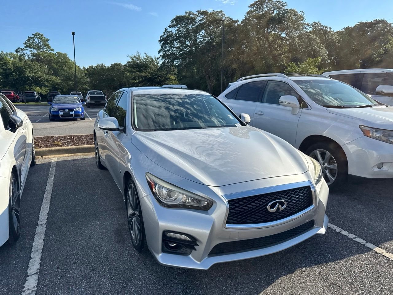 Used 2015 Silver INFINITI Sport image 3