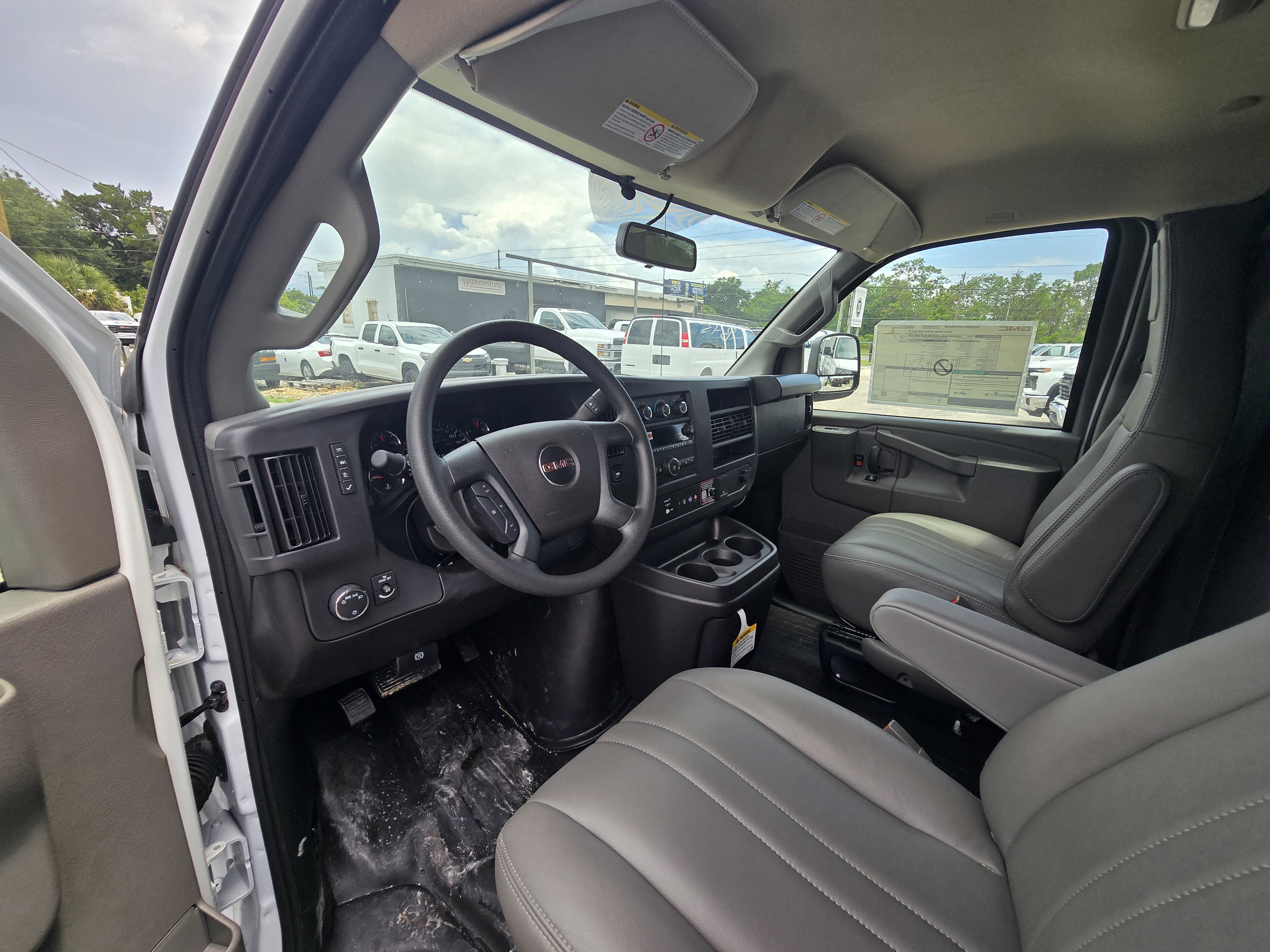 2025 GMC Savana Cargo Work Van - Photo 17