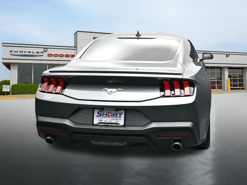 Used 2025 Gray Ford EcoBoost Premium image 4