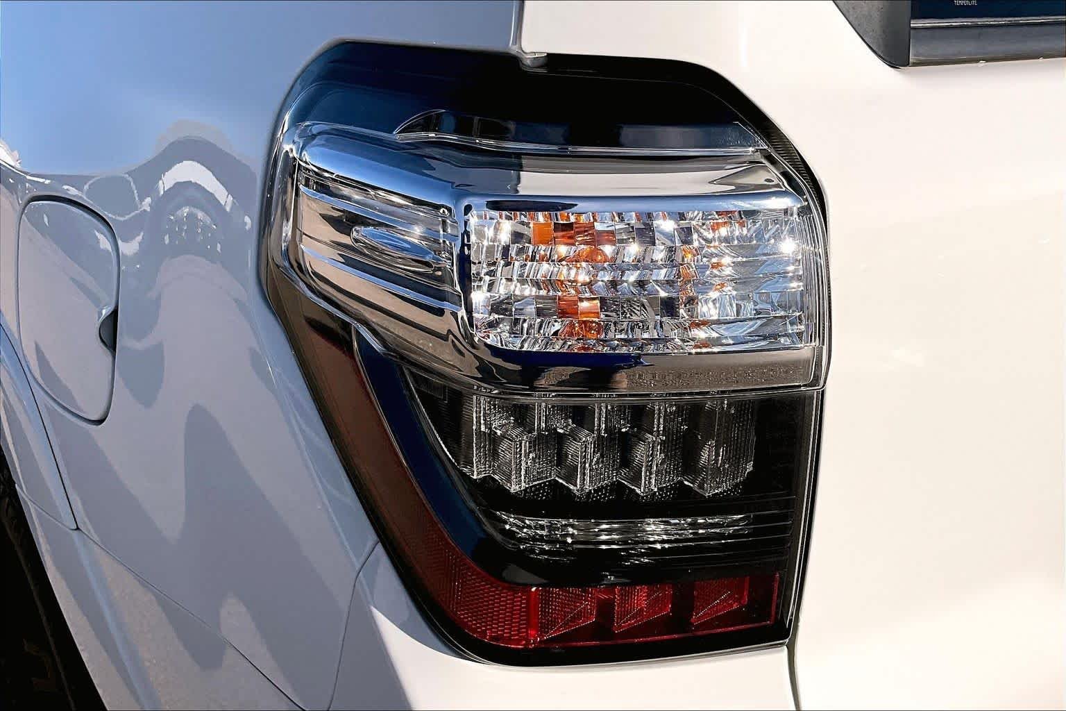 Used 2020 Super White Toyota SR5 Premium image 28