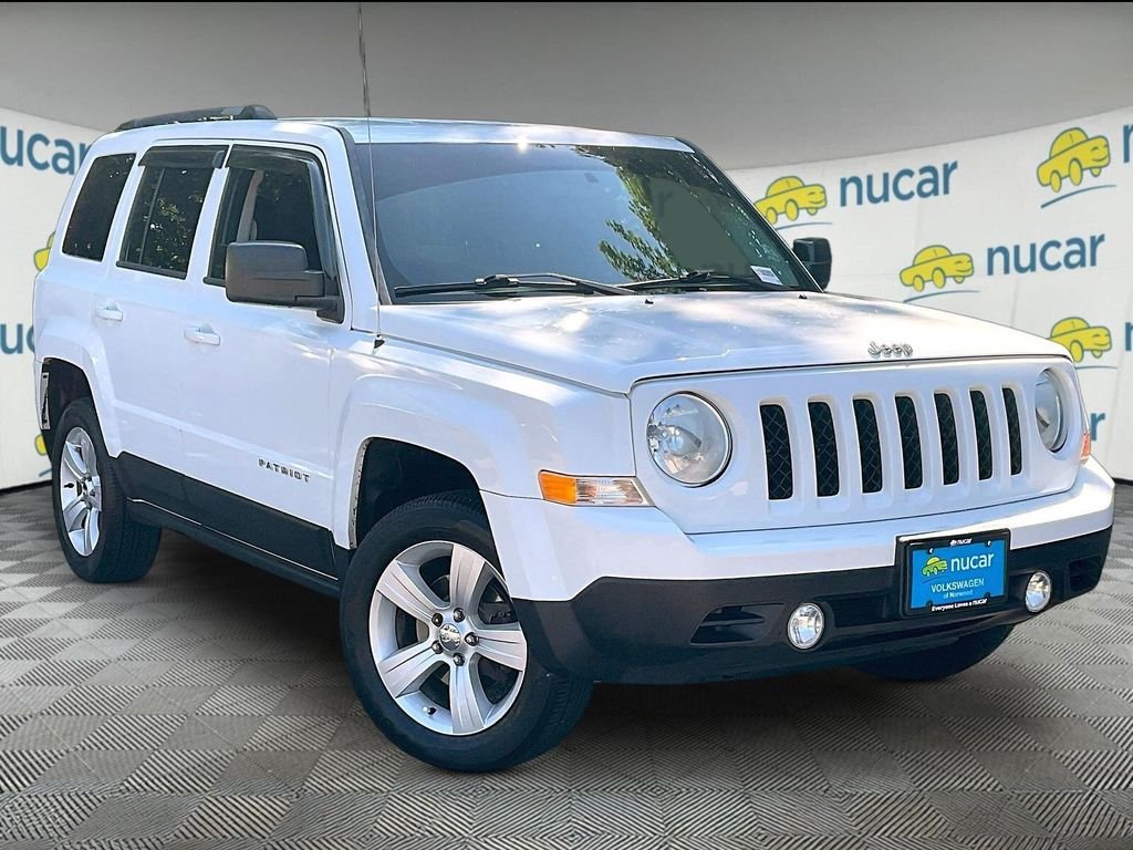 Used 2014 White Jeep Latitude image 1
