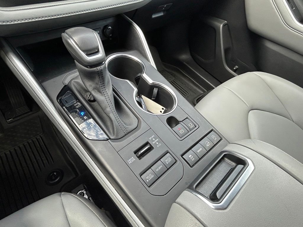 Used 2022 Moon Dust Toyota XLE image 29