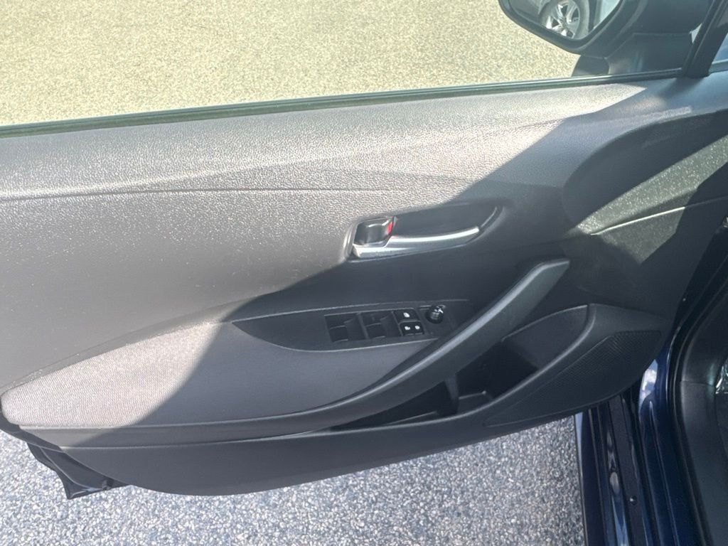 Used 2021  Toyota LE image 21
