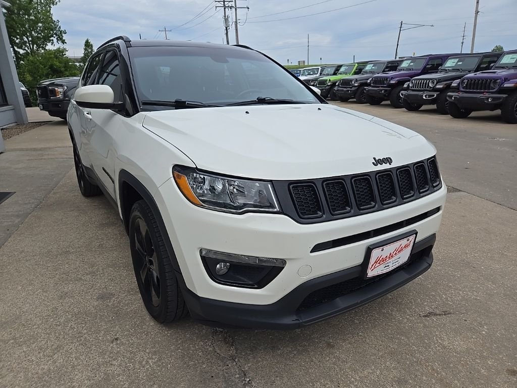 Used 2018 White Jeep Latitude image 14