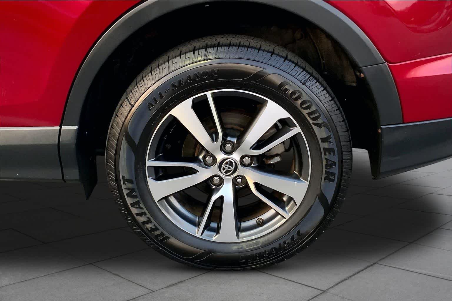 Used 2018 Ruby Flare Pearl Toyota XLE image 11