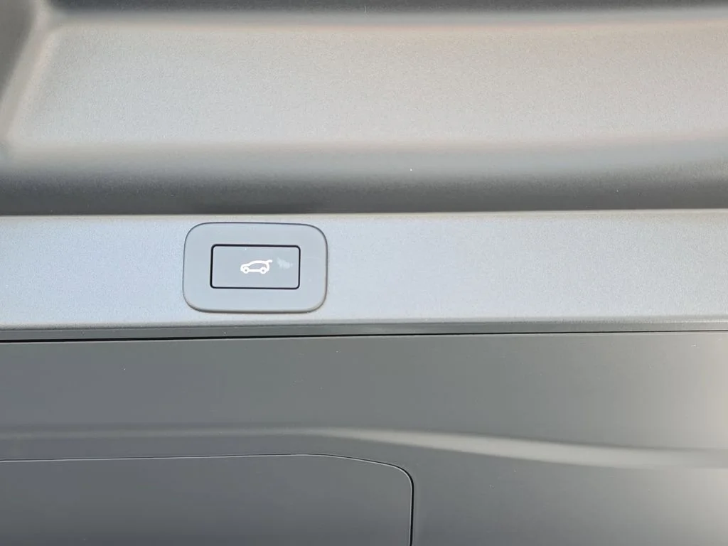 New 2026 Varesine Blue LAND ROVER SE image 13