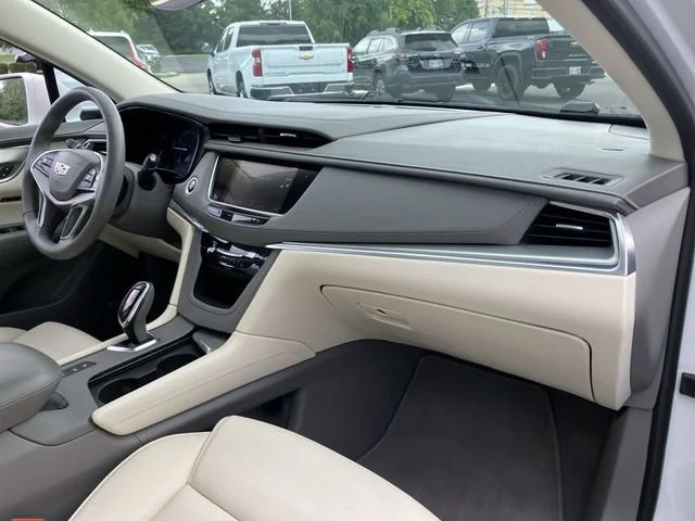 Used 2017 White Cadillac Luxury AWD image 28