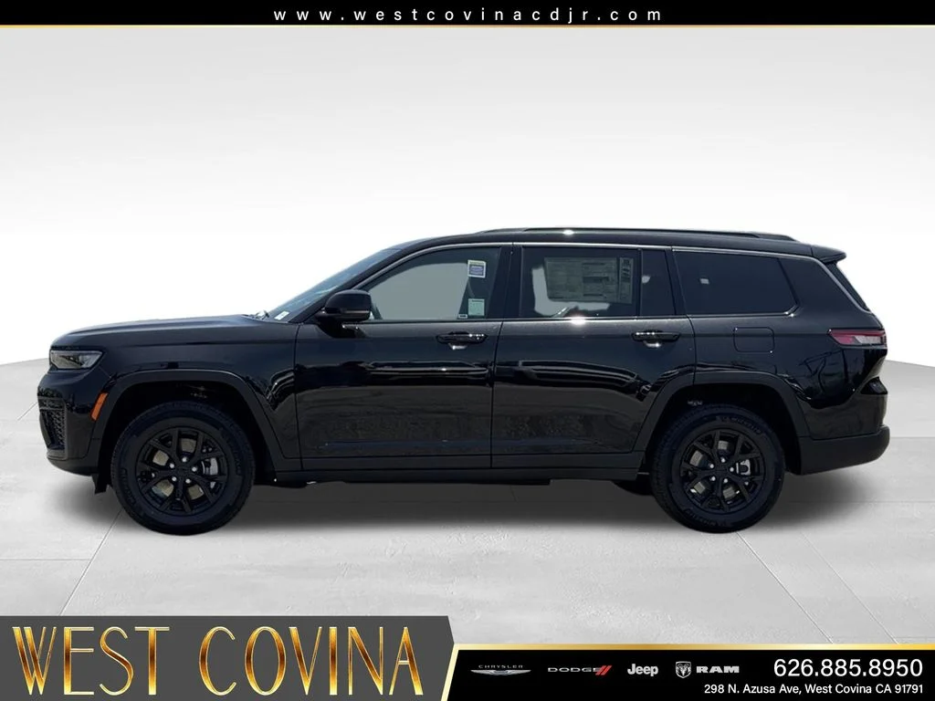 New 2026 Diamond Black Crystal Pearl-Coat Exterior Paint Jeep Altitude image 11