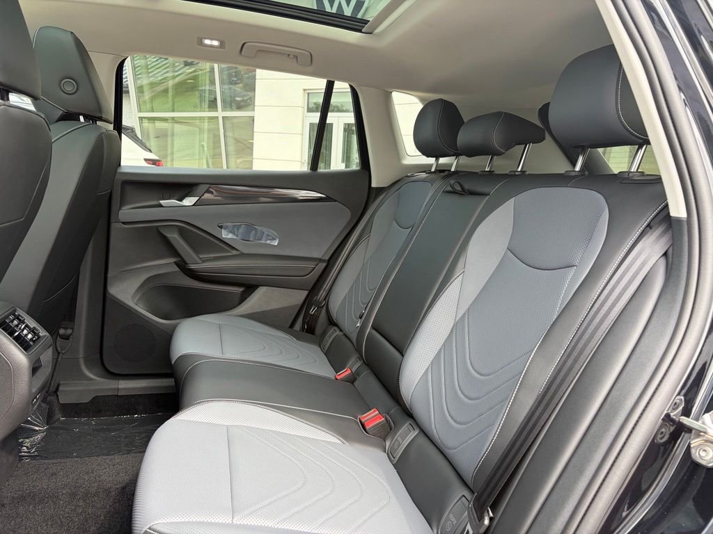 New 2026 Deep Black Pearl Volkswagen 2.0T SE image 21