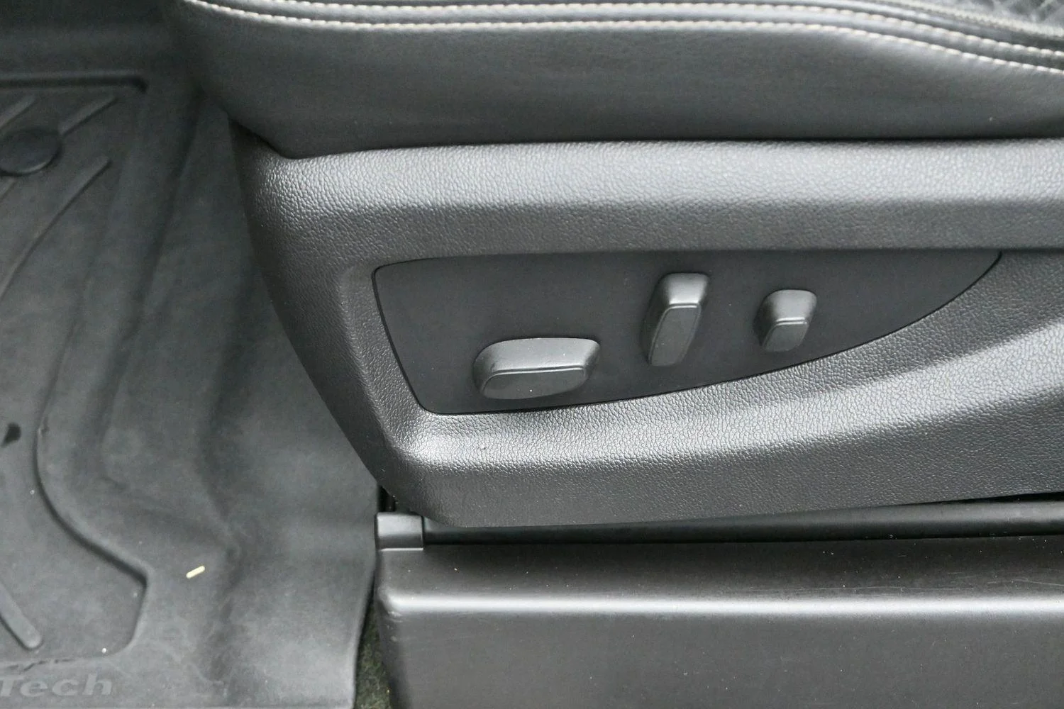 Used 2017 DARK SLATE METALLIC GMC Denali image 14