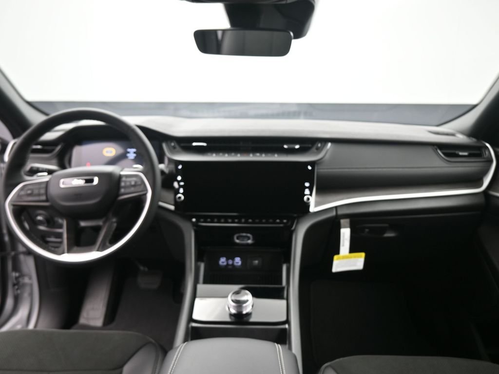 New 2026 Silver Zynith Exterior Paint Jeep Altitude image 27