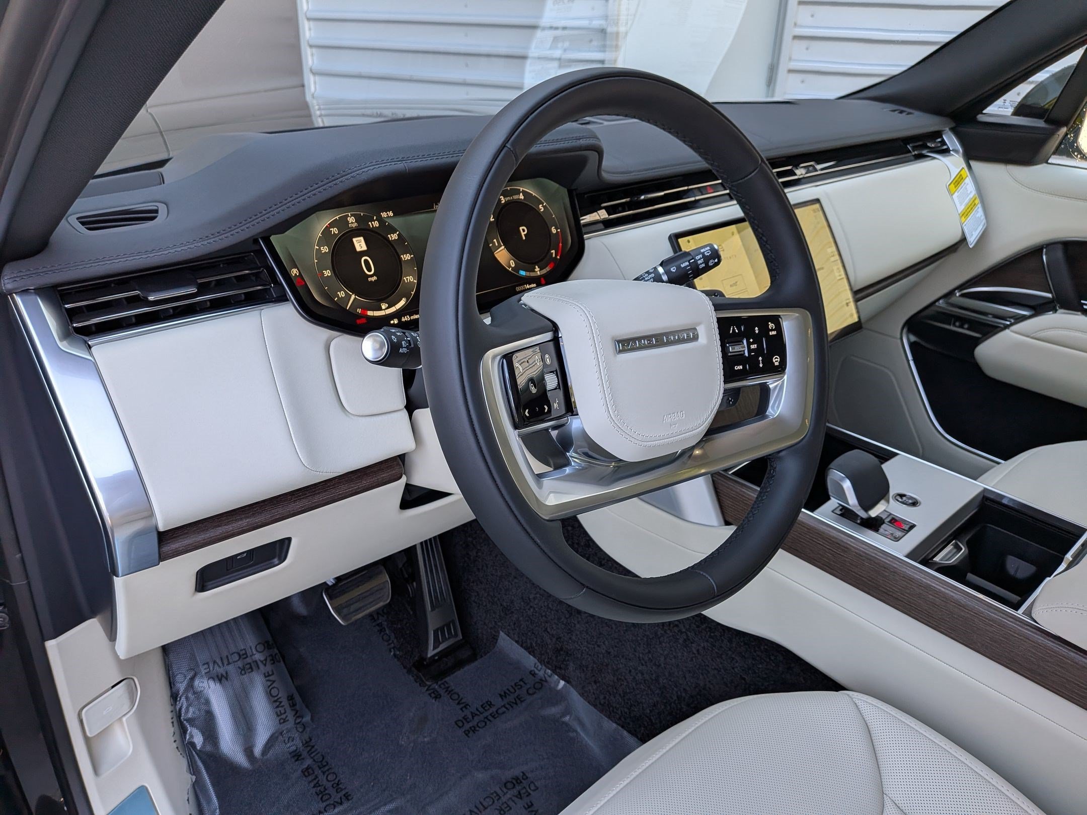 New 2026 Santorini Black Land Rover P400 SE 7 Seat image 14