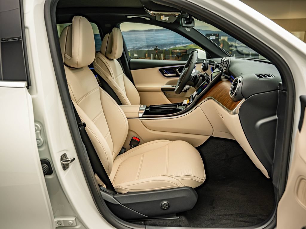 New 2027 Polar White Mercedes-Benz GLC 300 image 35