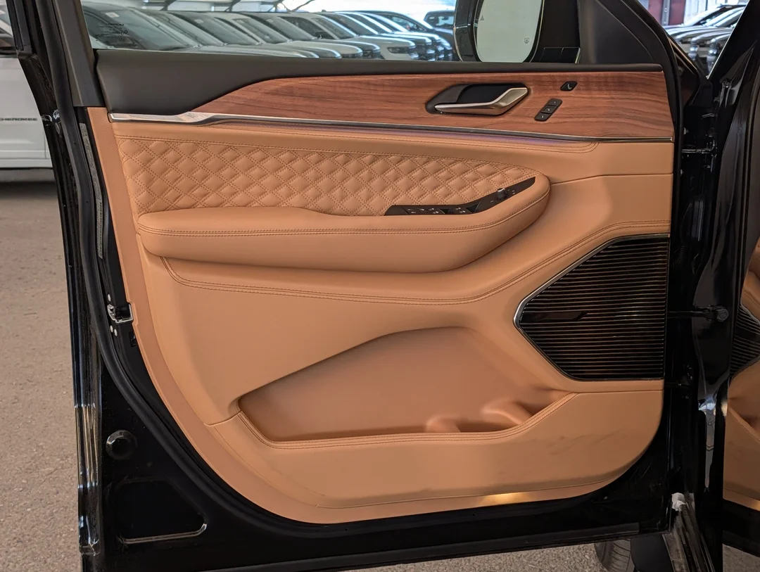 New 2026 Black Jeep Summit - - 4x4 - 324HP Turbo I4 - Adaptive Cruise Control - Blind Spot Monitor & More! image 12