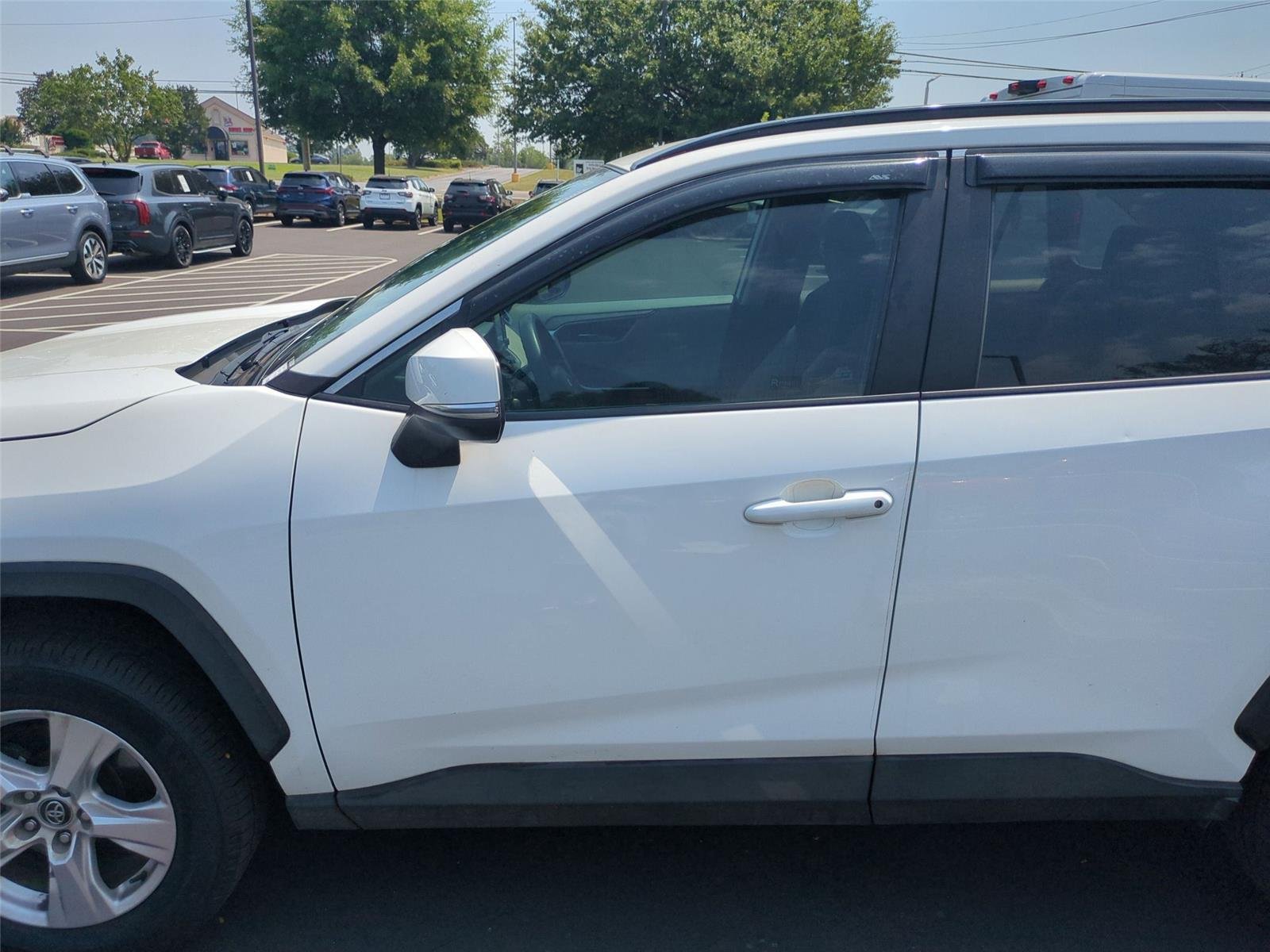 Used 2020 Super White Toyota XLE image 29