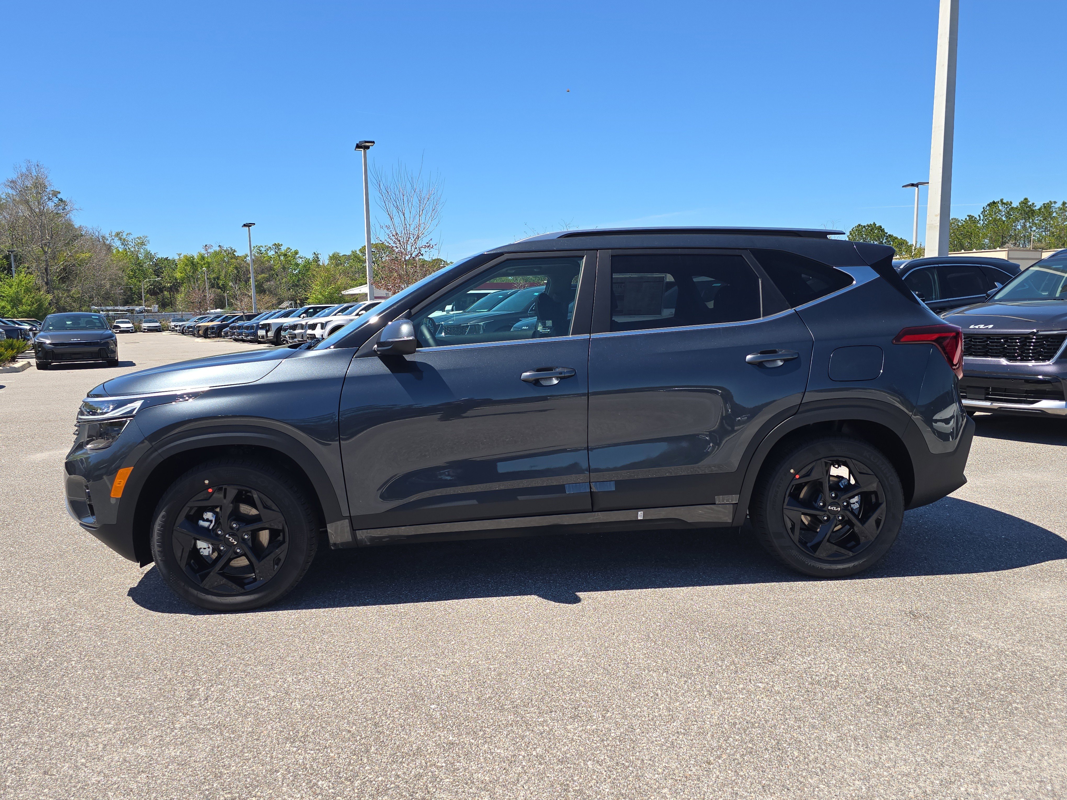 New 2026 Gravity Gray Kia EX image 5