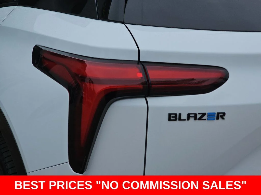 Used 2024 White Chevrolet RS image 42