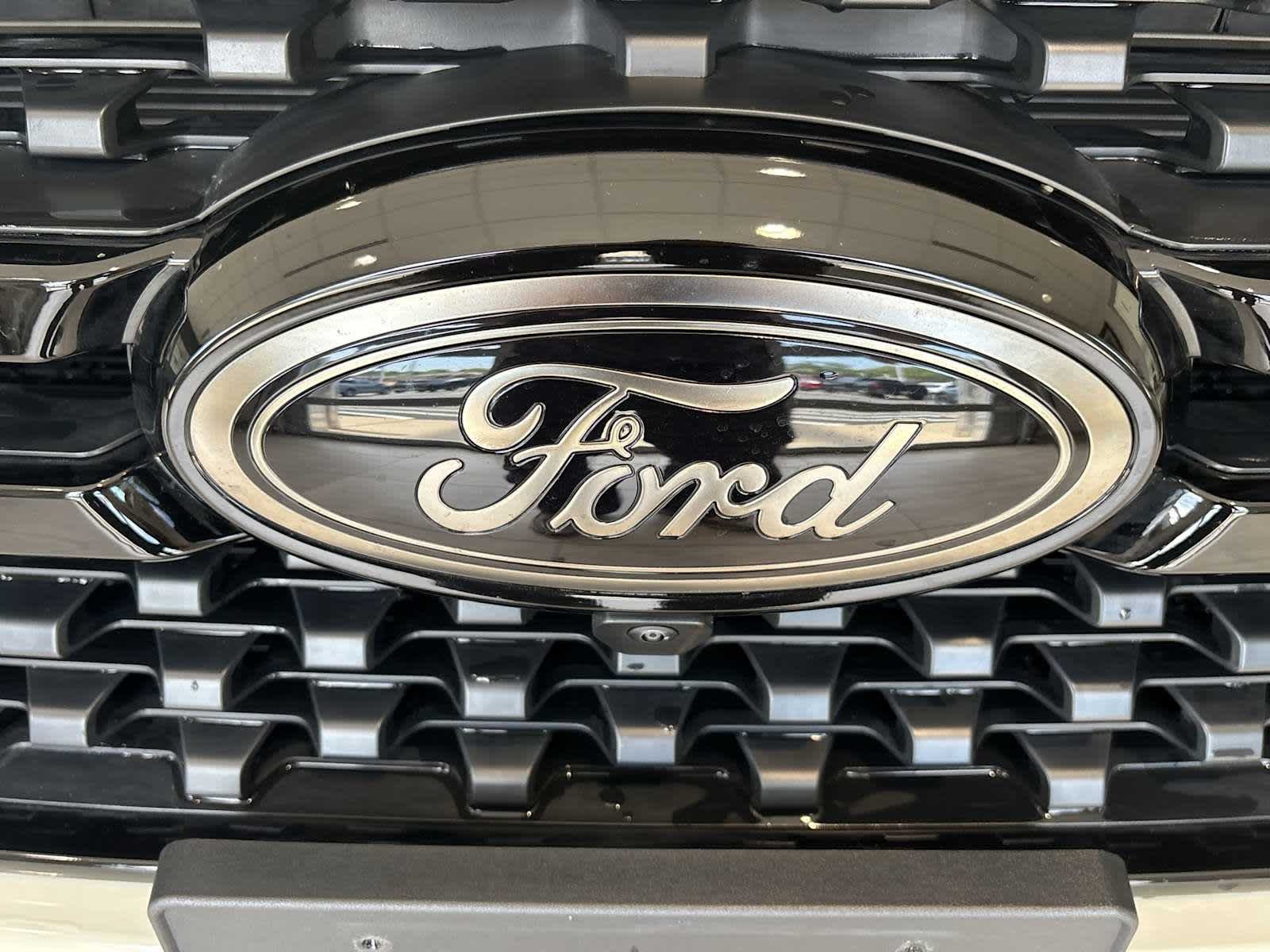 Used 2025 Desert Sand Ford XLT image 30