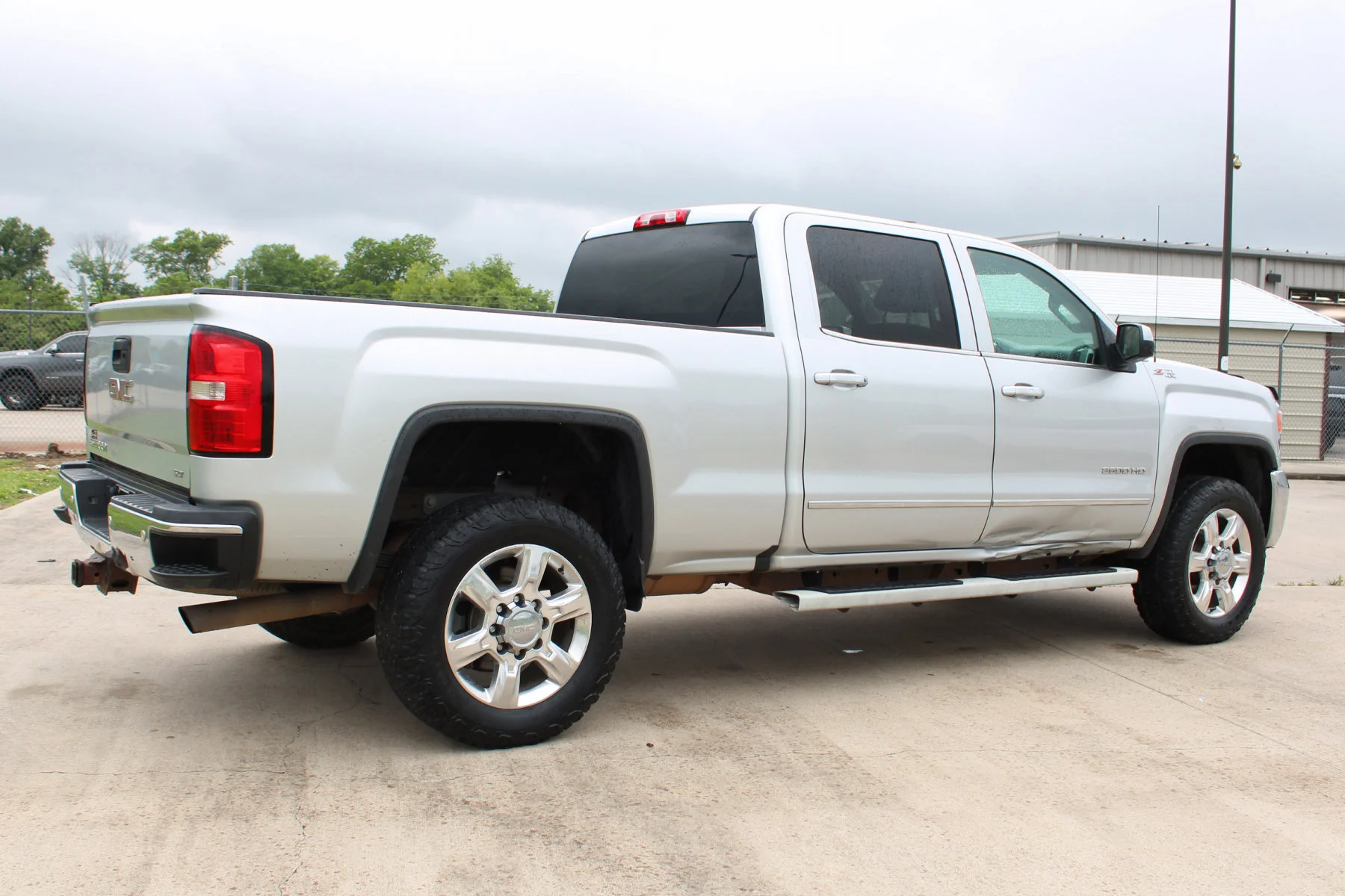 Used 2017 Quicksilver Metallic GMC 4WD Crew Cab 153.7 SLT image 30