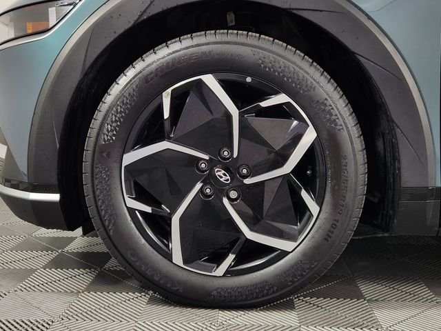 Certified Used 2024 Green Hyundai SE image 21