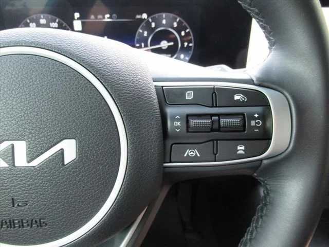 Used 2025 White Kia SX image 24