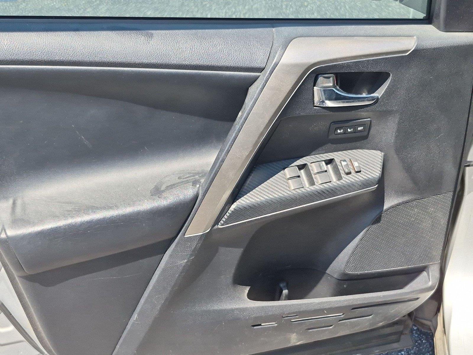 Used 2015 Classic Silver Metallic Toyota Limited image 15