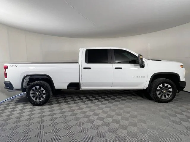 Used 2024 White Chevrolet Custom image 8