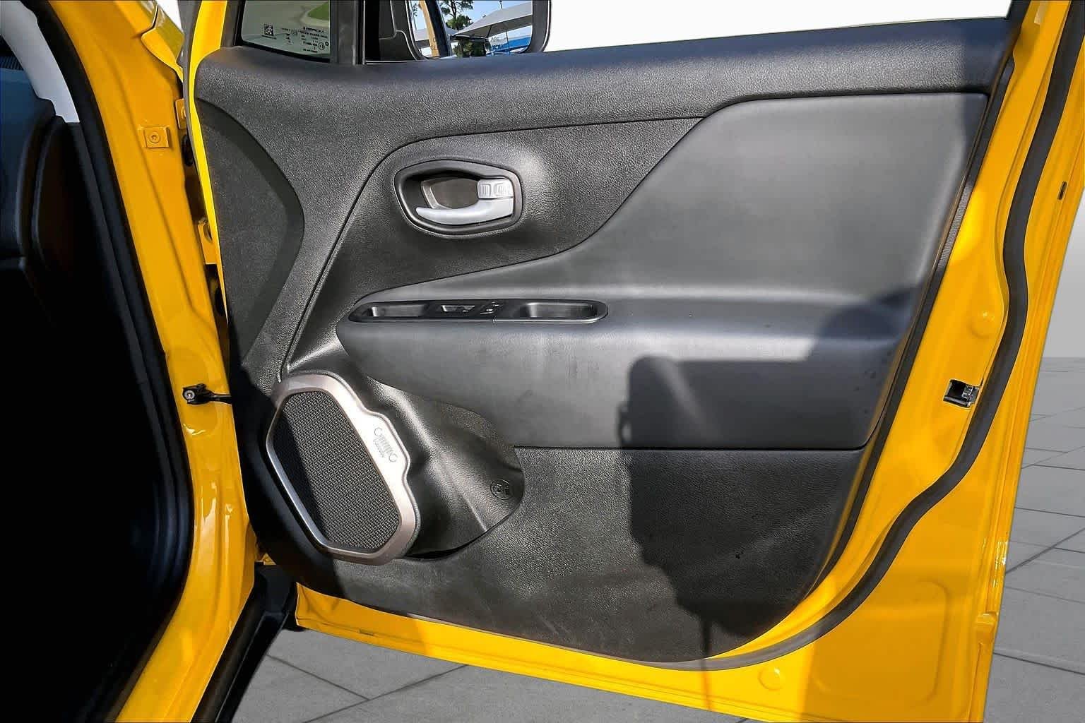 Used 2023 Solar Yellow Clearcoat Jeep Latitude image 22