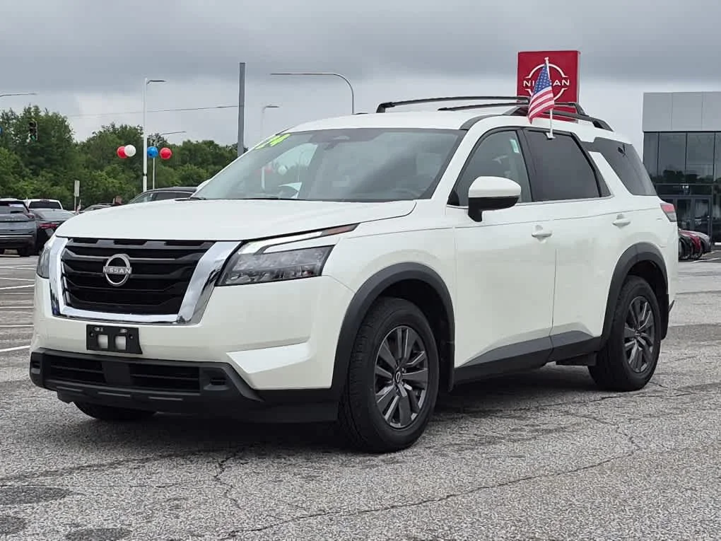2024 Nissan Pathfinder SV