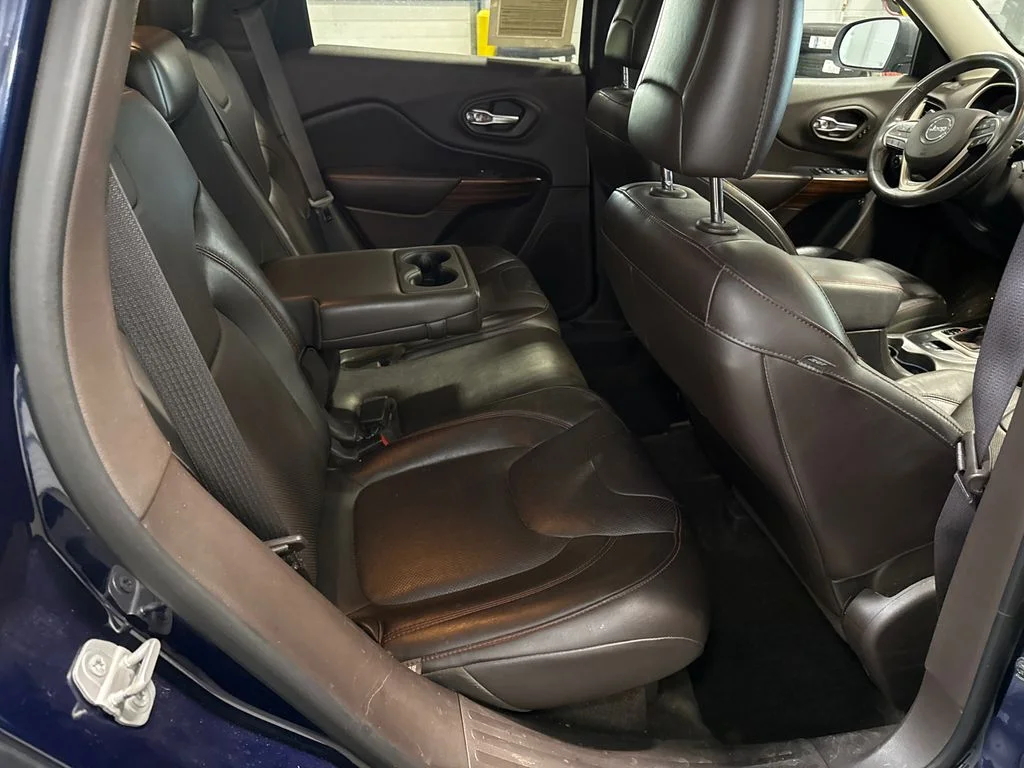 Used 2015 Blue Jeep Trailhawk image 13