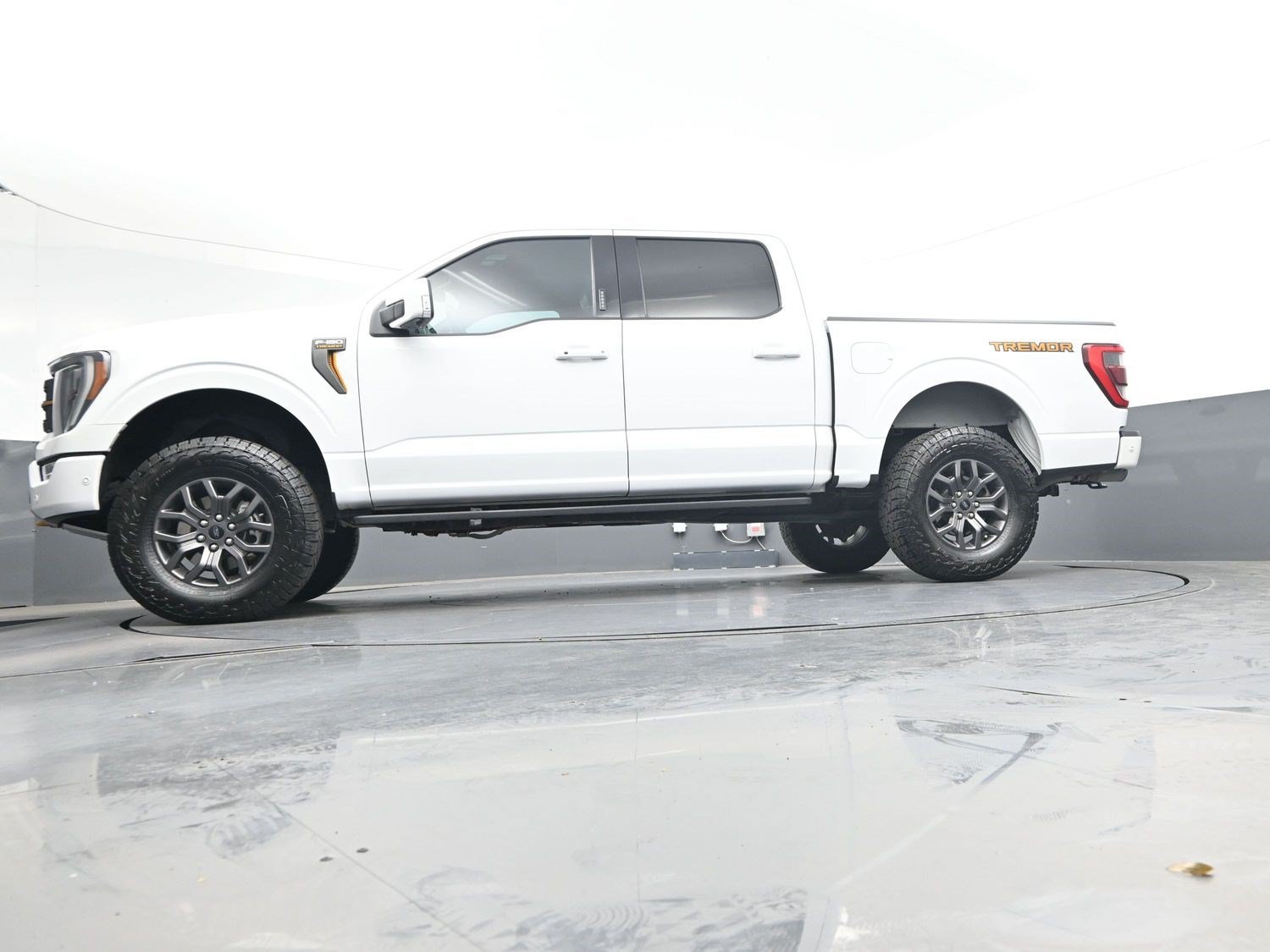 Used 2022 Oxford White Ford Tremor image 34