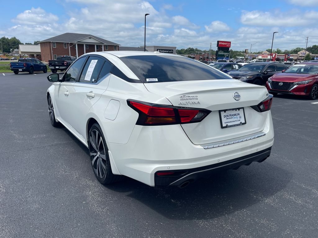Used 2021 White Nissan 2.5 SR image 3