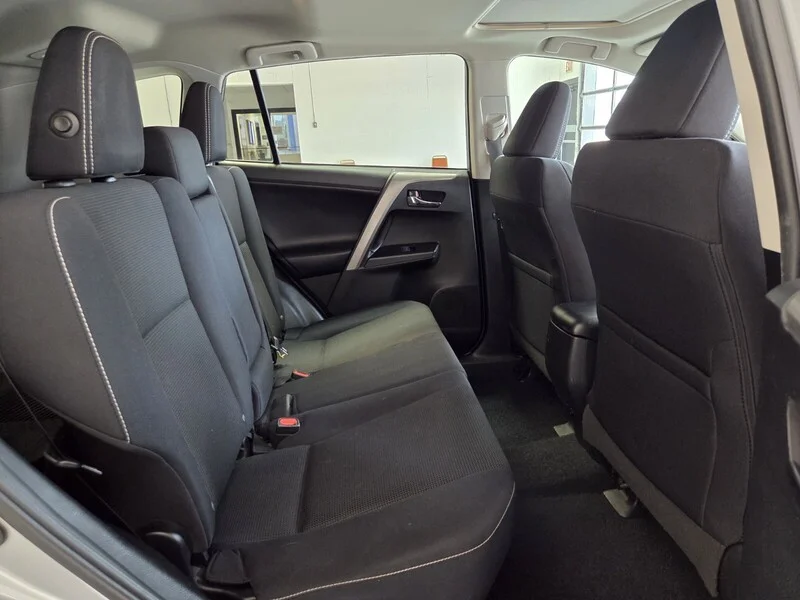 Used 2018 Silver Sky Metallic TOYOTA XLE AWD image 20