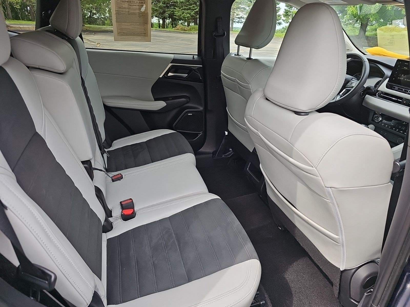 Used 2025 Silver Mitsubishi SE image 14