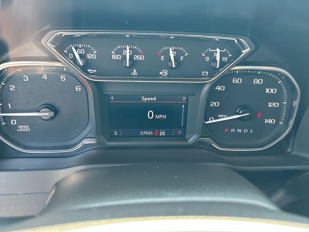 Used 2022 White GMC Elevation image 11