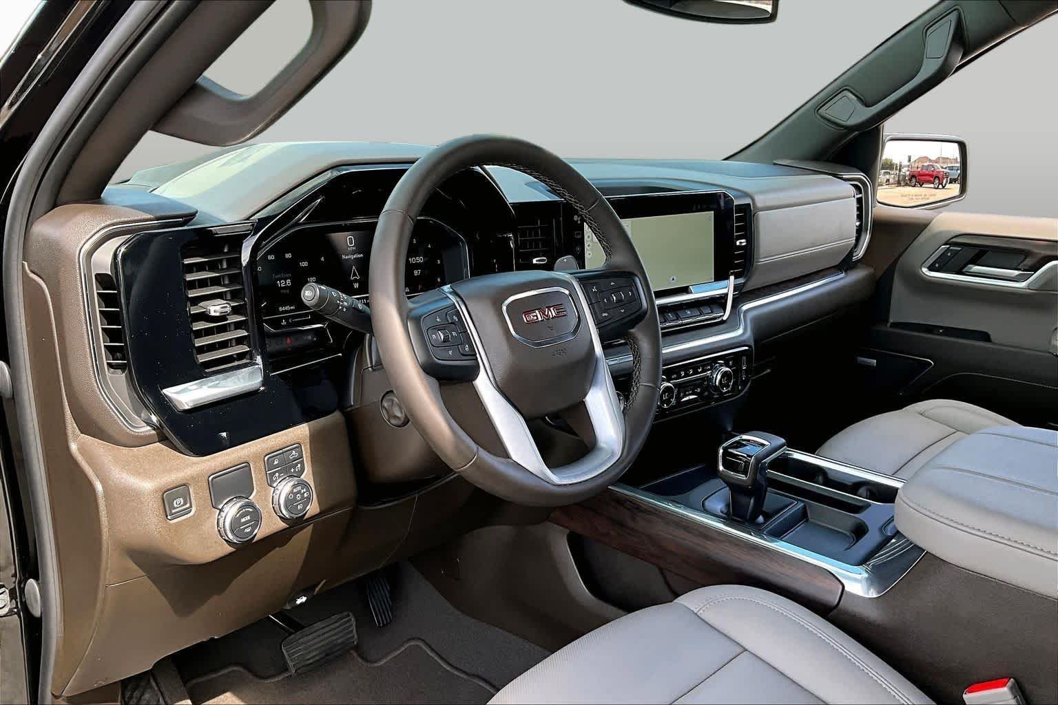 Used 2023 Onyx Black GMC SLT image 17