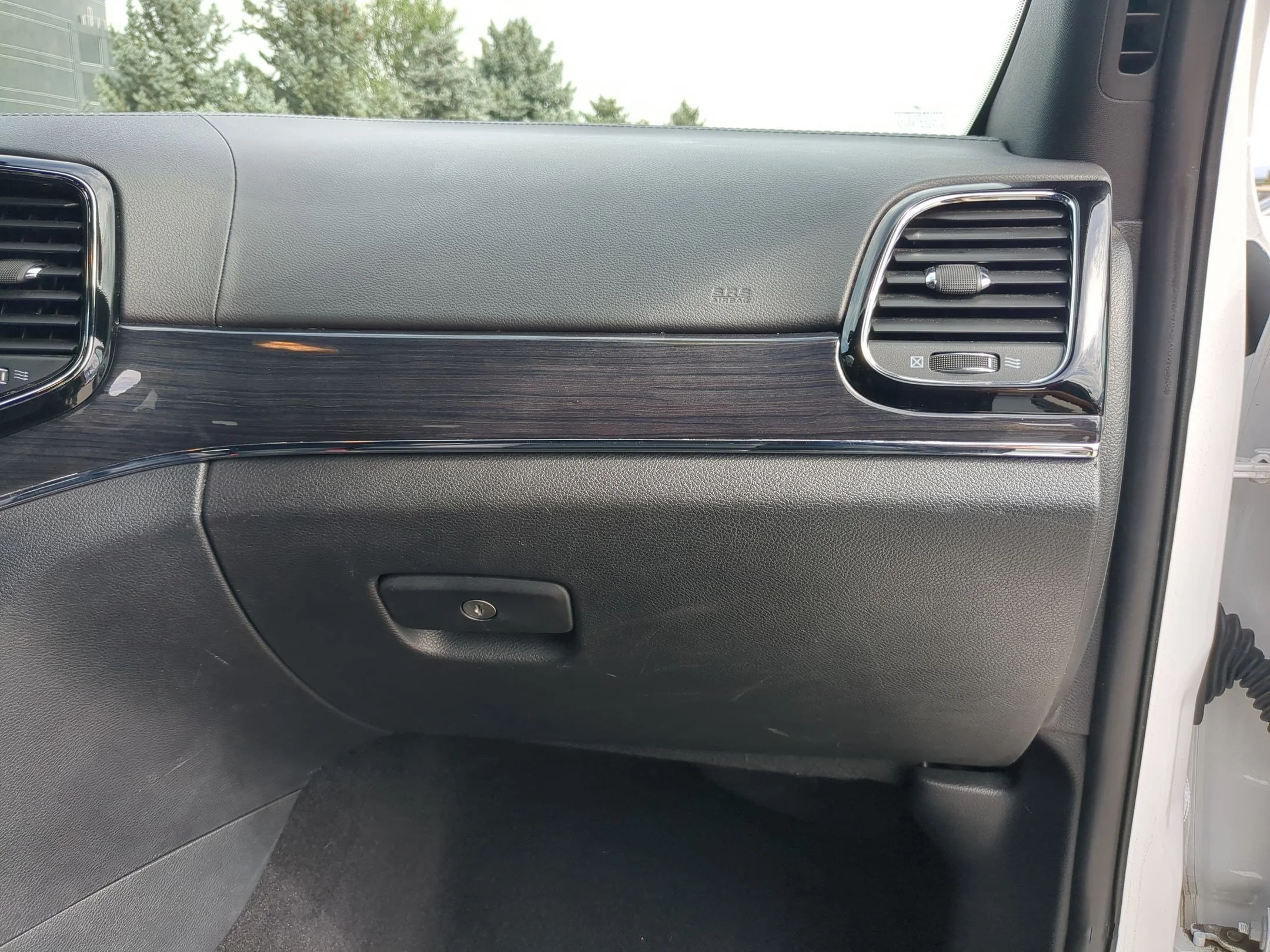Used 2020 Bright White Clearcoat Jeep Overland image 32