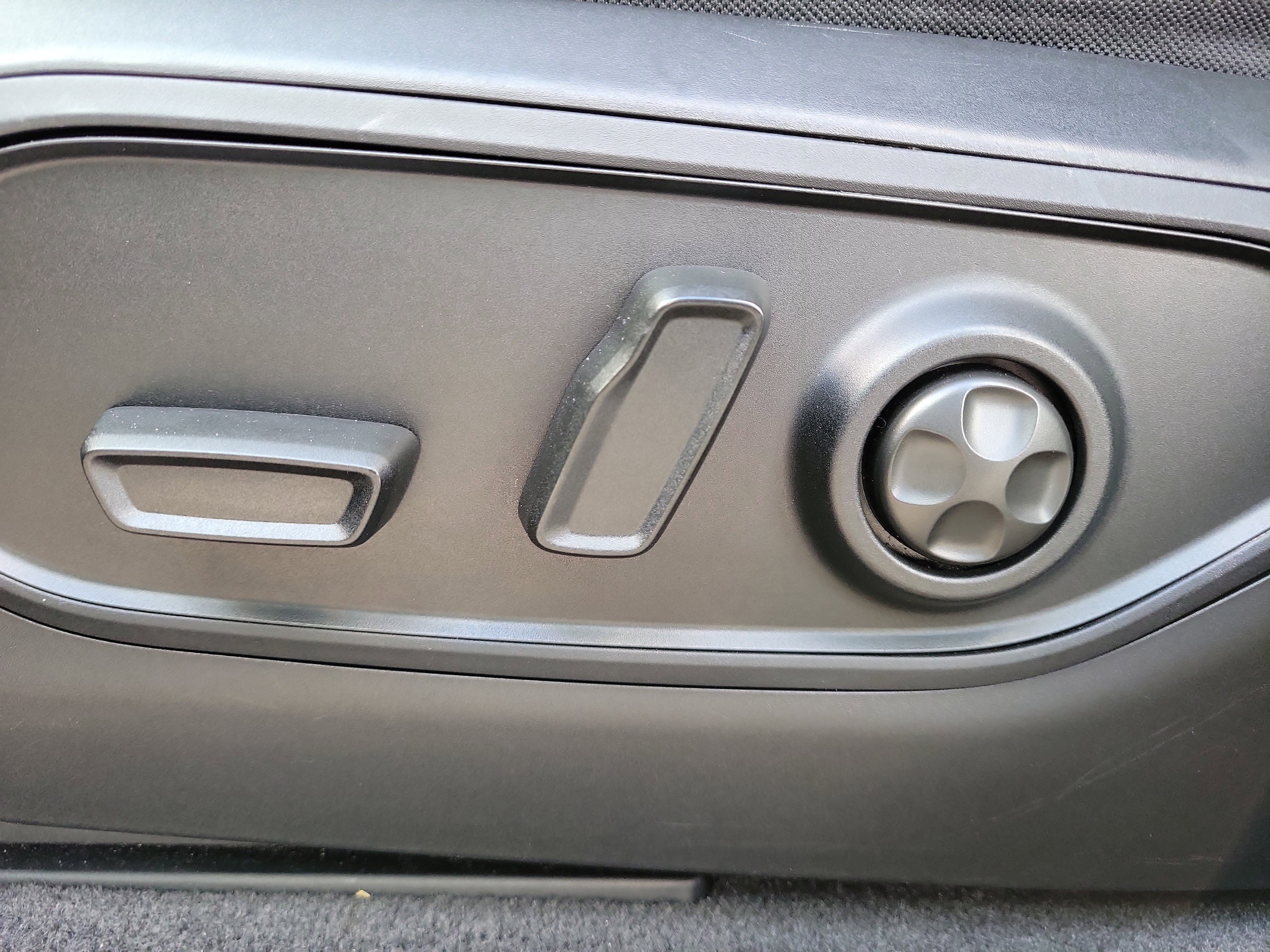 Used 2022 Baltic Gray Metallic Clearcoat Jeep Limited image 14