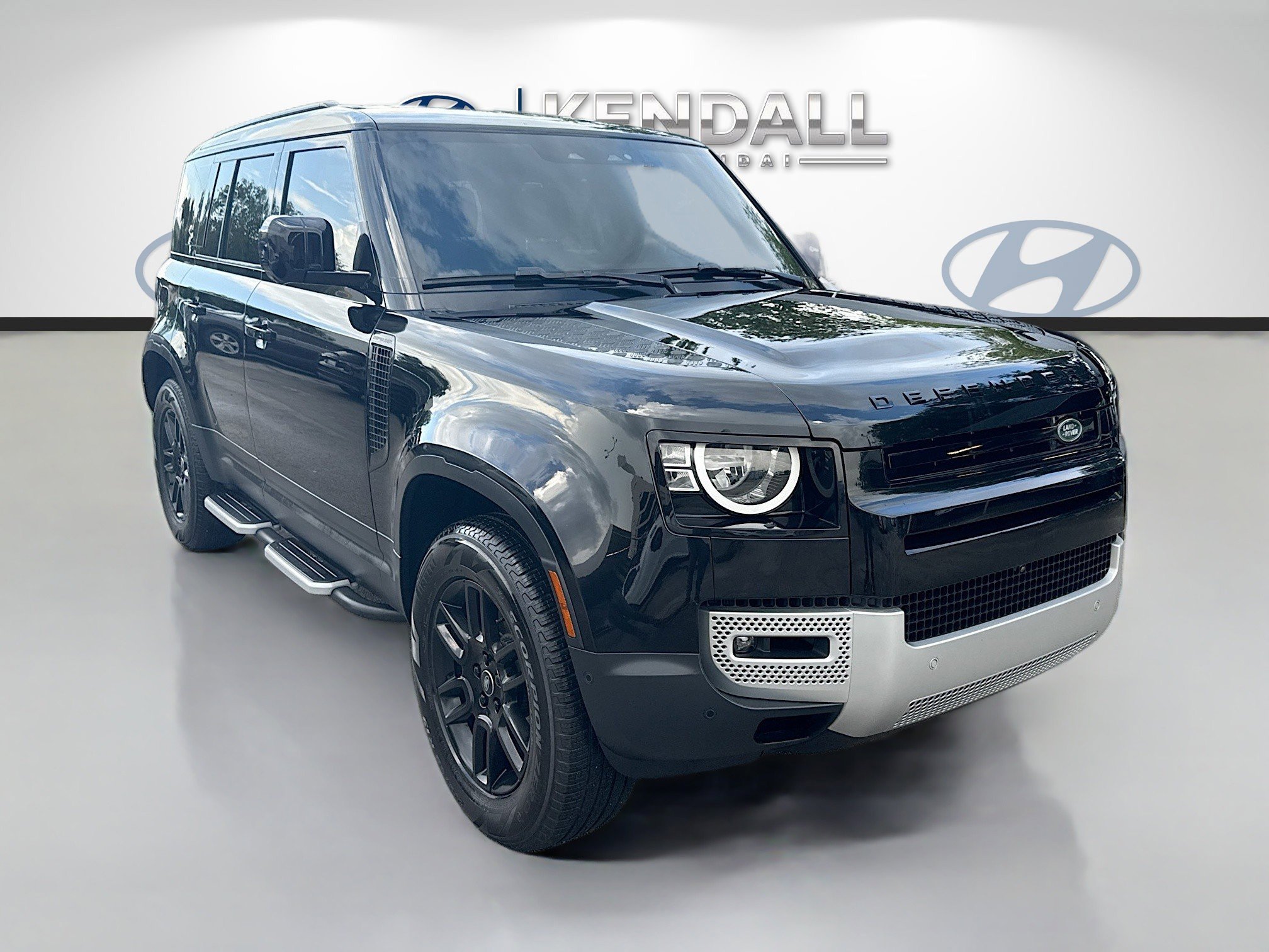 2023 Land Rover Defender S's photo