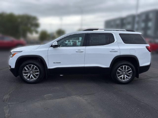 Used 2018 SUMMIT WHITE GMC SLE image 2