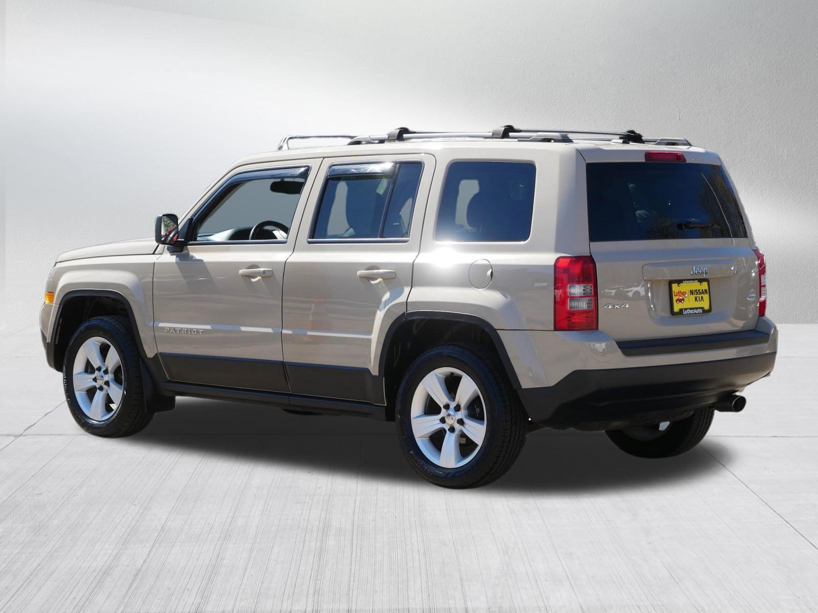 Used 2017 Mojave Sand Clearcoat Jeep Latitude image 5