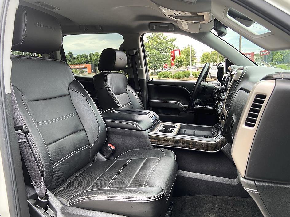 Used 2015 White Diamond Tricoat GMC Denali image 17