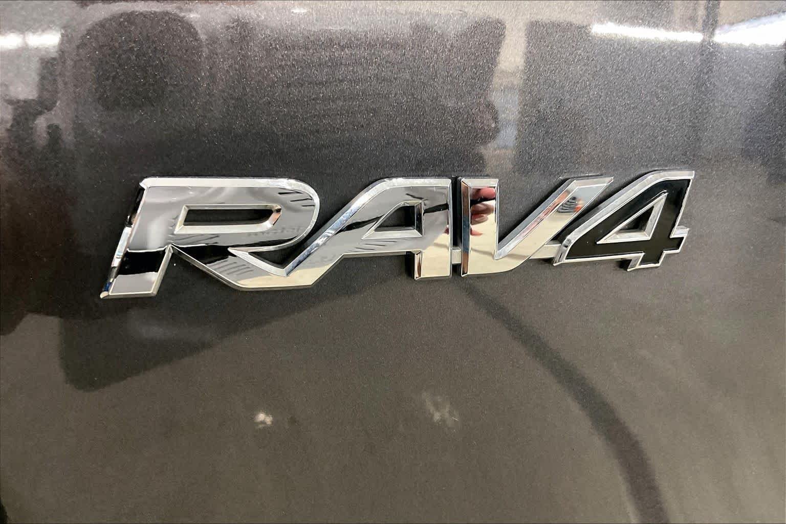 Used 2016 Magnetic Gray Metallic Toyota LE image 30