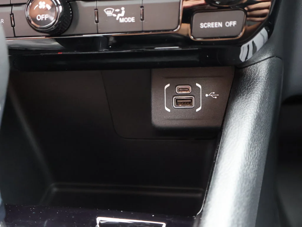 Used 2024 Gray Jeep Latitude Lux image 36