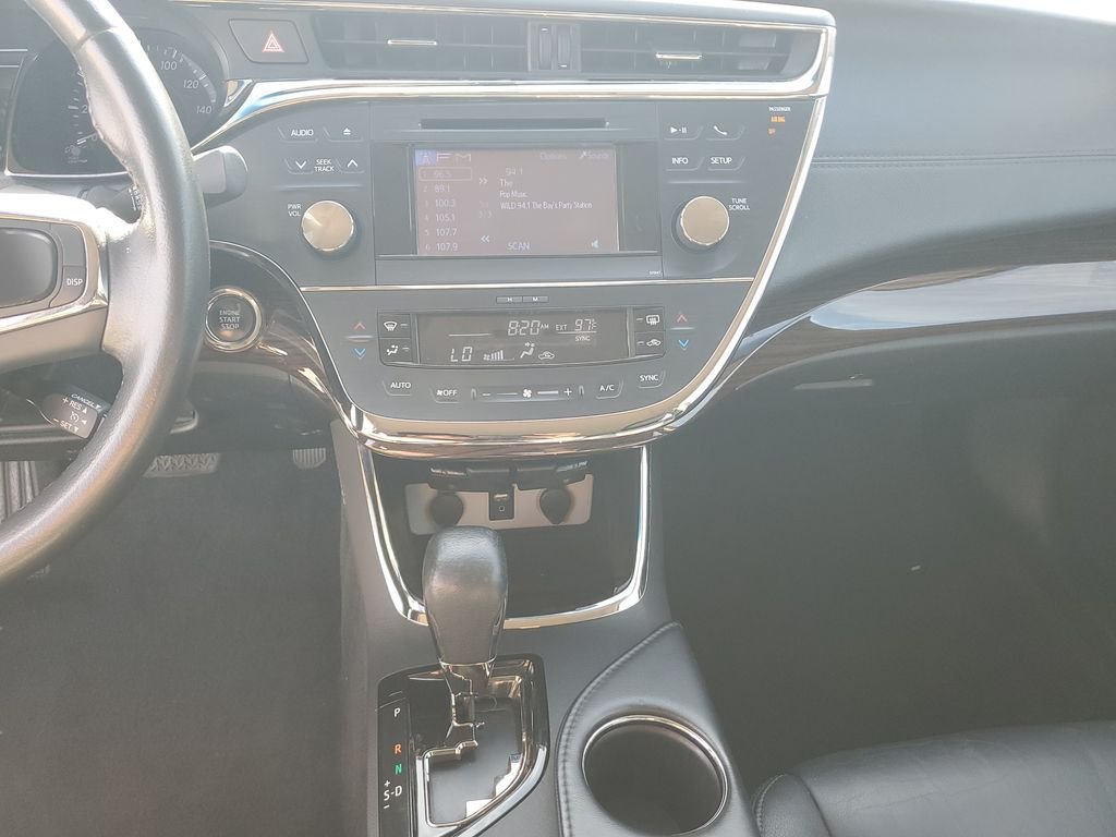 Used 2014 Silver Toyota XLE image 15