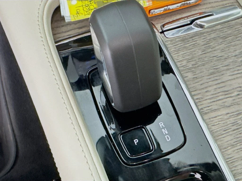 Used 2023 Onyx Black Metallic Volvo B6 Plus image 22