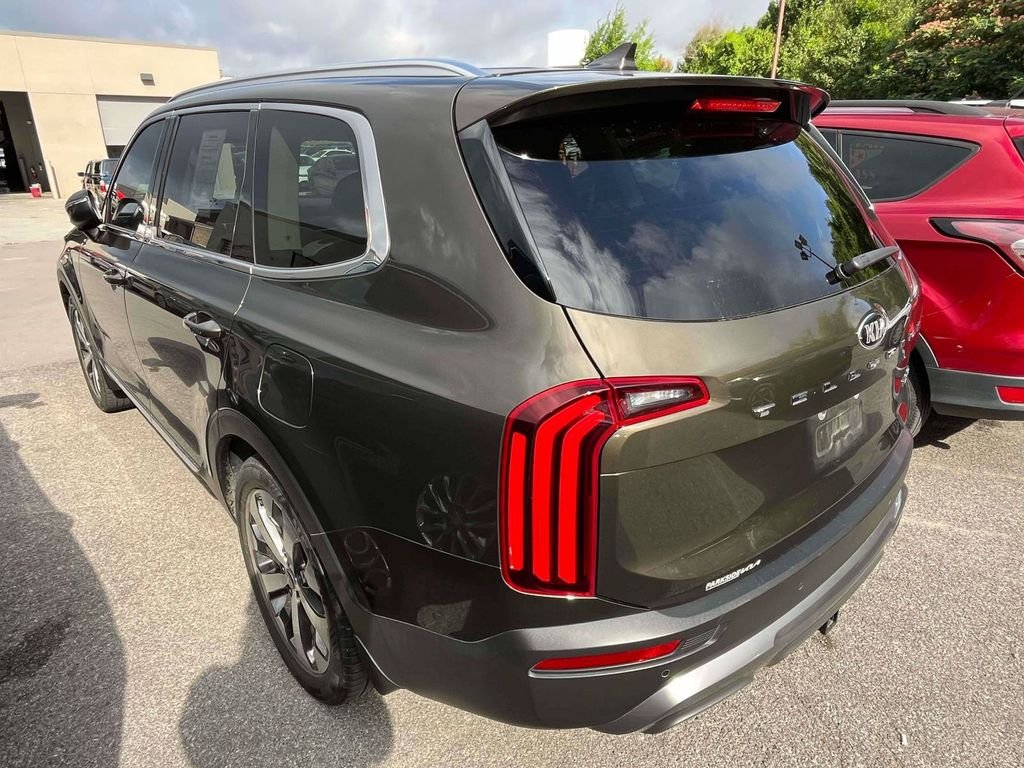 Used 2021 Green Kia EX image 3