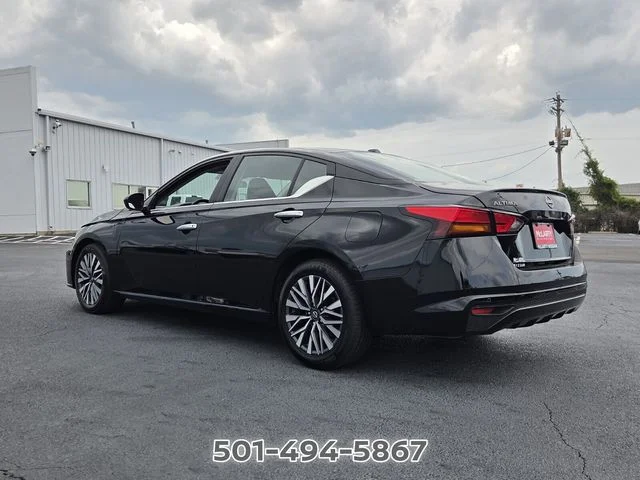 Used 2025 Black Nissan 2.5 SV image 3