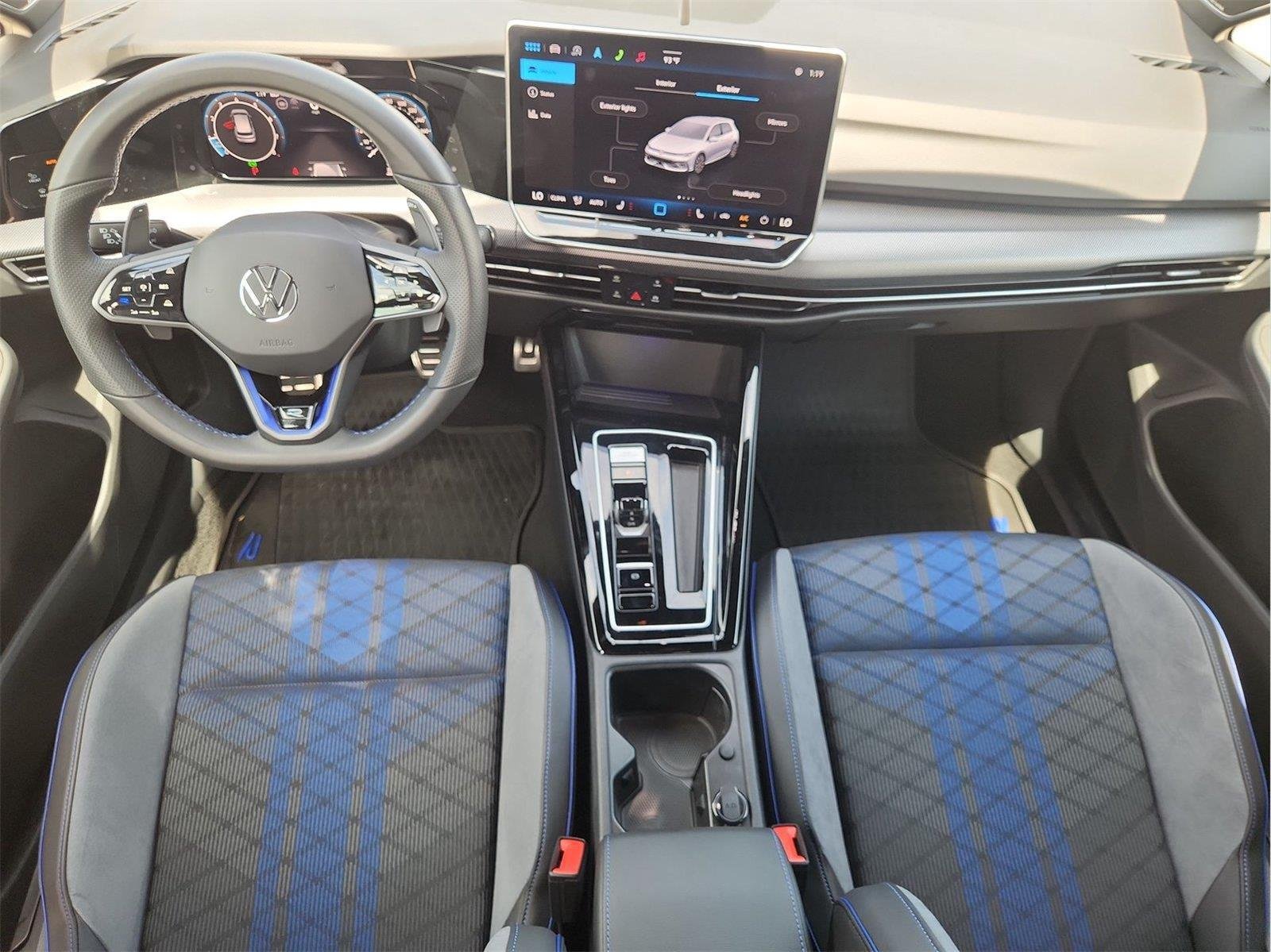 2025 Volkswagen Golf R photo 19 of 32